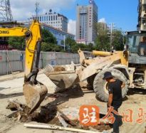 暴操美熟女高温下的坚守｜道路建设者用汗水铺就畅通路